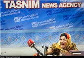 حضور فاطمه حمامی نقاش معلول در خبرگزاری تسنیم