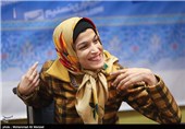 حضور فاطمه حمامی نقاش معلول در خبرگزاری تسنیم