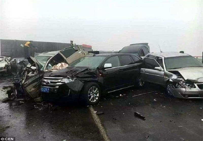 تصادف زنجیره‌ای در کرمانشاه 3 مصدوم و 2 کشته برجای گذاشت
