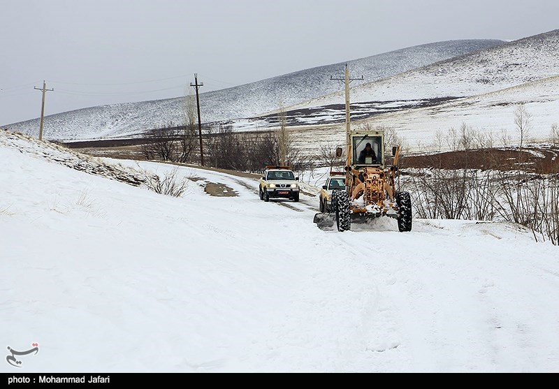 برف راه ارتباطی 53 روستای استان زنجان را مسدود کرد