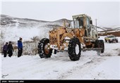 برف بیشتر راه‌های روستایی در ‌سرعین و اردبیل را مسدود کرد/احتمال بازگشایی تا فردا صبح