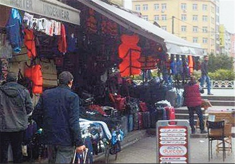 جلیقه‌های نجات در مغازه‌های استانبول
