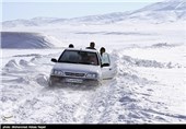 بارش برف به ارتفاع یک متر در املش/ راه ارتباطی 36 روستای کوهستانی مسدود است