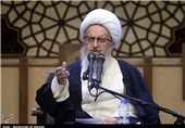 آیت‌الله مکارم شیرازی: نظام آل‌سعود برای انحراف دنیا از اعدام شیخ نمر با ایران قطع رابطه کرد