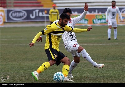 دیدار تیم های فوتبال پدیده و سپاهان - مشهد