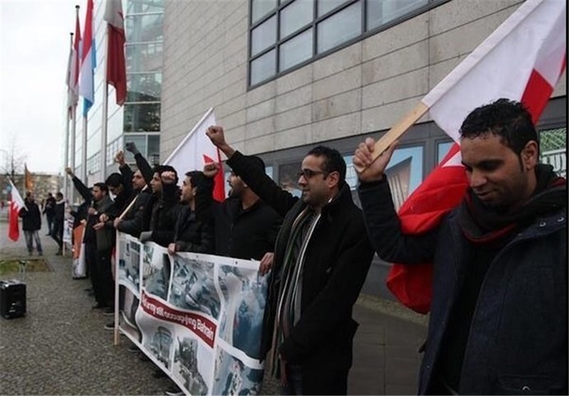 تجمع مقابل سفارت بحرین در برلین + عکس