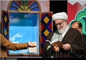 رونمایی از کتاب مجموعه اشعار آینه‌گردانی توسط حجت‌الاسلام محمدی گلپایگانی رئیس دفتر مقام معظم رهبری