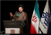 شعرخوانی حجت‌الاسلام سیدعبدالله حسینی در مراسم رونمایی از کتاب مجموعه اشعار آینه‌گردانی