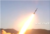 القوات الیمنیة تستهدف قاعدة خمیس مشیط السعودیة بصاروخ بالیستی