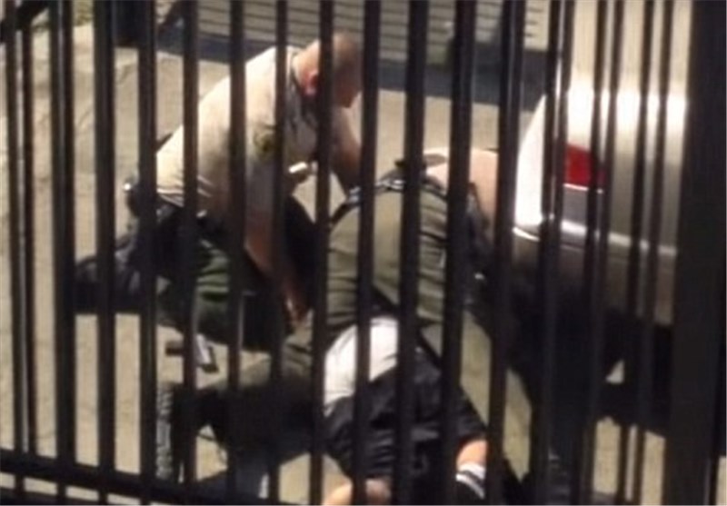 Video Shows US Cops Shoot Dead Handcuffed Man