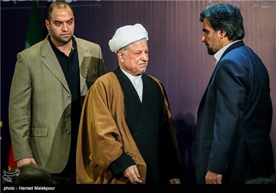 آیت‌الله اکبر هاشمی رفسنجانی پس از ثبت‌نام در انتخابات پنجمین دوره مجلس خبرگان رهبری - وزارت کشور