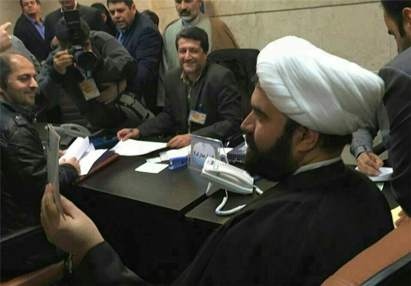 مرتضی اشراقی در انتخابات مجلس ثبت‌نام کرد+ عکس