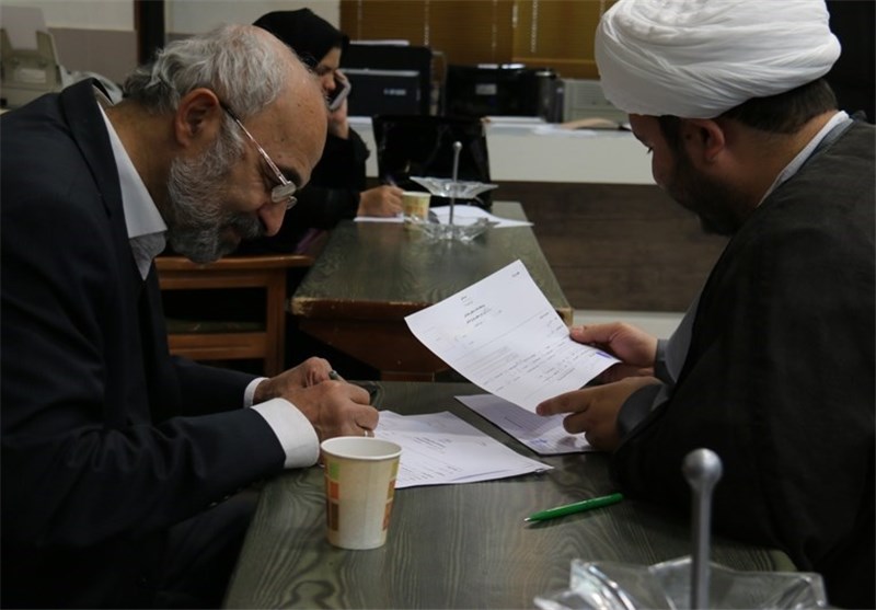 حسین نجابت برای کاندیداتوری انتخابات مجلس در شیراز ثبت نام کرد