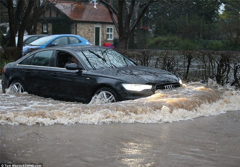 سیلاب جزیره بریتانیا را زیر آب برد + عکس