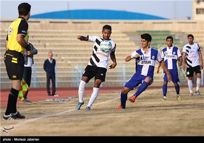 دیدار تیم های فوتبال استقلال اهواز و صبای قم