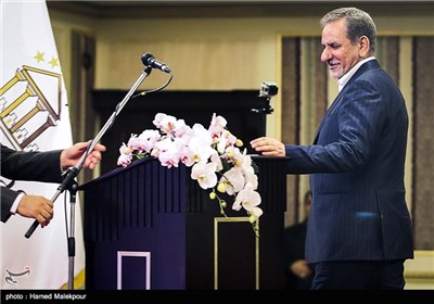 اسحاق جهانگیری معاون اول رئیس‌جمهور در مراسم افتتاح بزرگترین هتل ایران