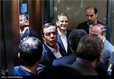 ورود اسحاق جهانگیری معاون اول رئیس‌جمهور به مراسم افتتاح بزرگترین هتل ایران