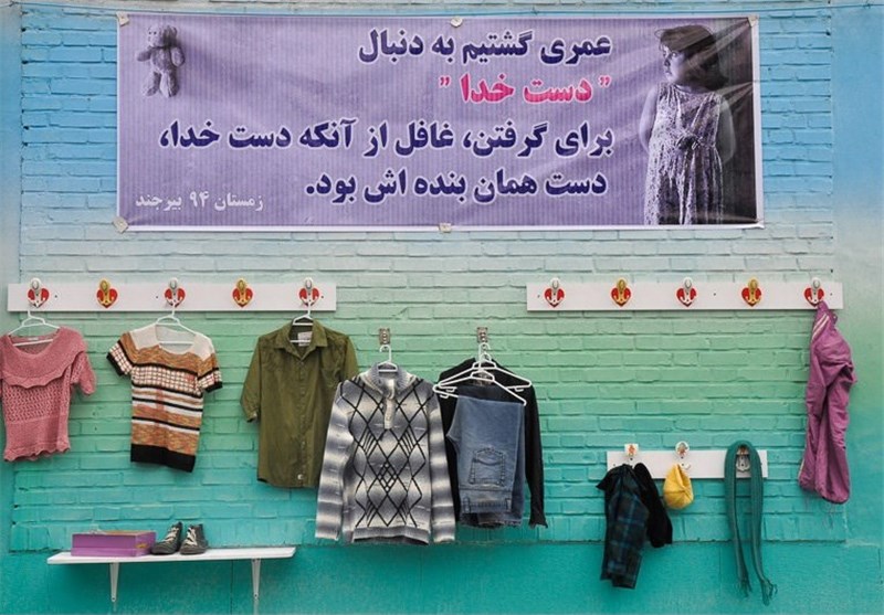 &quot;دیوار مهربانی&quot; در مسیر راهپیمایان تهرانی