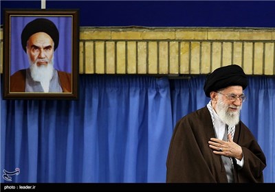 Supreme Leader Meets Friday Prayers Leaders in Tehran