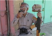 اعضای بسیج مهندسین خوزستان از خانواده سردار شهید مدافع حرم تقوی فر تجلیل کردند