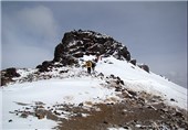 تجهیز 4مسیر اصلی قله پرمخاطره کرکس شهرستان نطنز