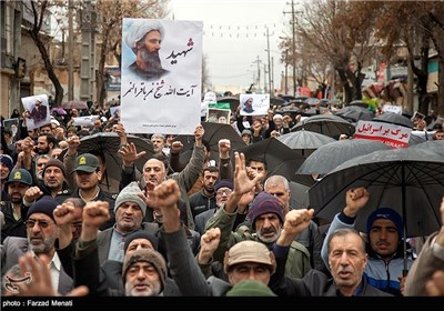 راهپیمایی نمازگزاران در اعتراض به اعدام شیخ نمر - کرمانشاه