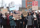 English Doctors Stage Fourth Strike in Bitter Dispute