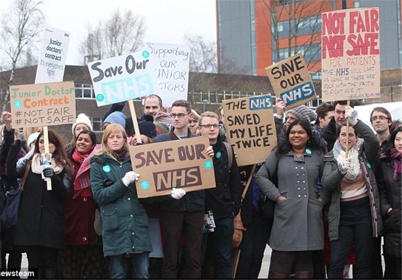 English Doctors Stage Fourth Strike in Bitter Dispute