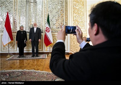 Iran’s Zarif, Indonesia’s Marsudi Meet in Tehran