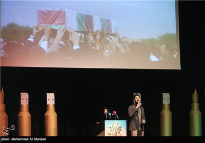 اجرای حامد زمانی خواننده در همایش ایثار و رسانه