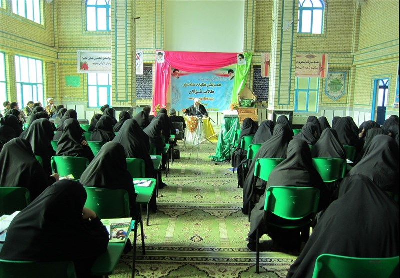 همایش طلیعه حضور طلاب خواهر در دهدشت برگزار شد
