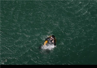 مناورة انزال الغواصين والتشكيلات القتالية للسفن الحربية