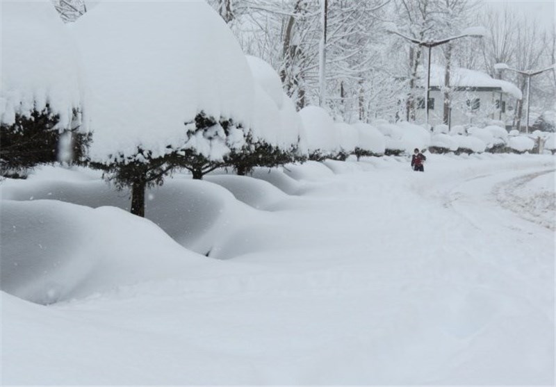 برف راه ارتباطی 150 روستای لرستان را قطع کرد