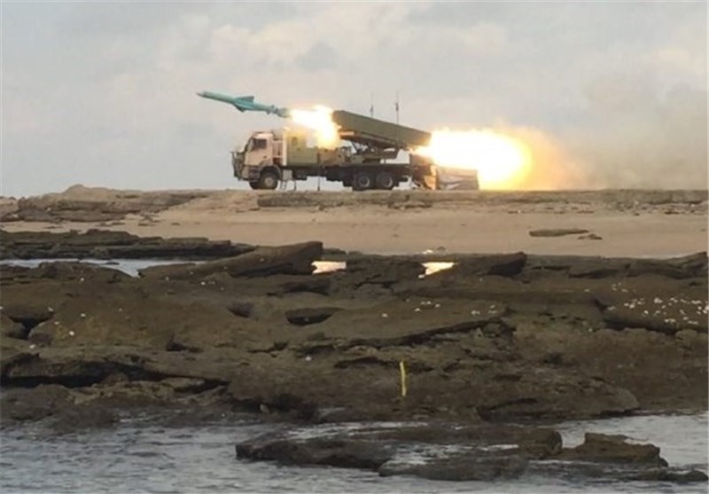 لحظه شلیک موشک کروز دریایی «نور» از سواحل مکران + فیلم و تصاویر