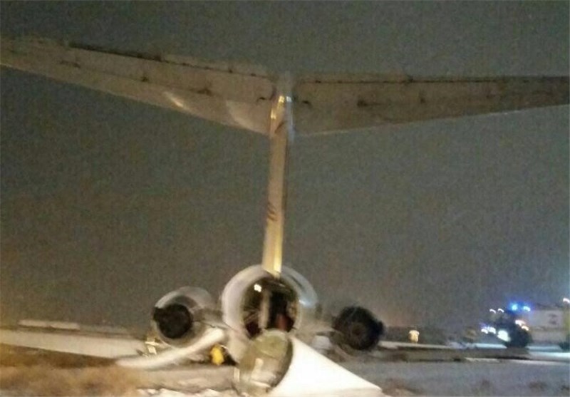 خروج هواپیمای مسافربری از باند فرودگاه مشهد/ آسیب‌ جدی به بال و چرخ هواپیما/ انتقال 7 مصدوم سانحه به مراکز درمانی+ تصاویر