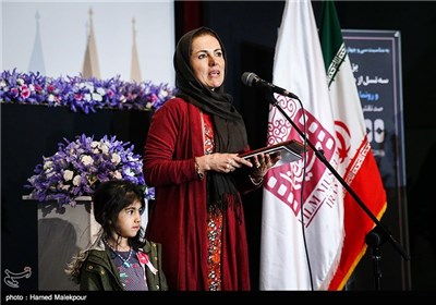 سخنرانی فریبا رمضان‌پور در مراسم بزرگداشت سه نسل از هنرمندان دوبله ایران