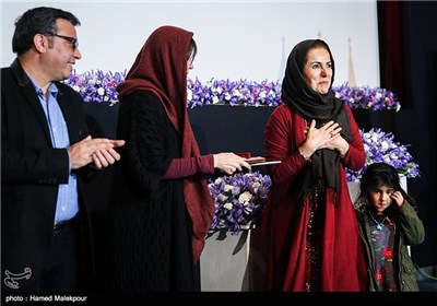 تقدیر از فریبا رمضان‌پور در مراسم بزرگداشت سه نسل از هنرمندان دوبله ایران