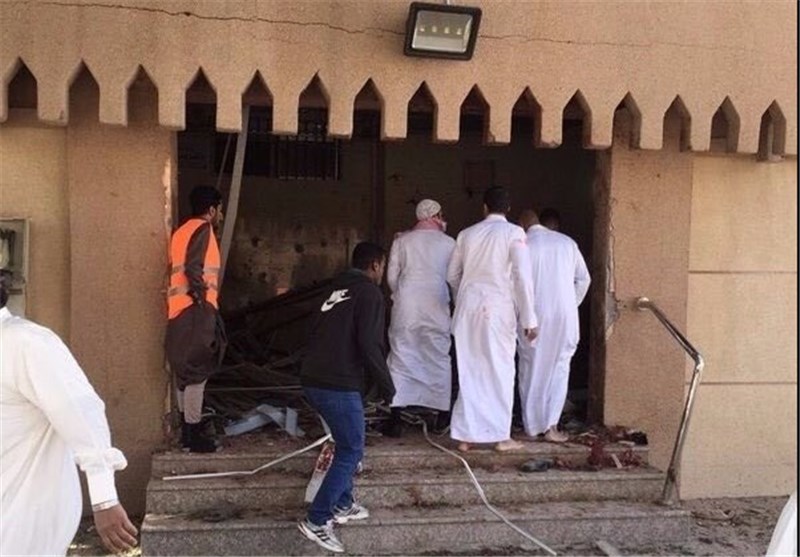 حمله تروریستی به مسجدی در شرق عربستان با 4 شهید و 18 زخمی + عکس و فیلم