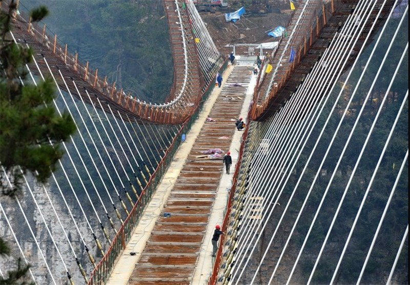 بزرگترین پل شیشه‌ای معلق ایران در روستای «نگل» سنندج احداث شد‌