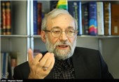 لاریجانی: رهبر انقلاب جور کم کاری مسئولان را به دوش می‌کشند