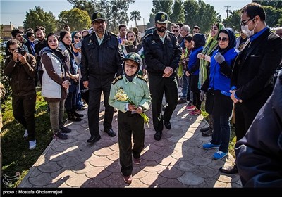 عباس عبدالله زاده کودک 12ساله سرطانی مبتلا به "نوروبلاسم" یک آرزو دارد و میخواهد پلیس شود .به همت نیروی انتظامی اهواز و یک انجمن خیریه ، عباس برای یک روز به آرزویش رسید .