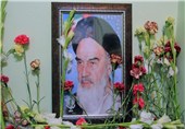 بیت تاریخی امام خمینی (ره) در خمین گلباران شد