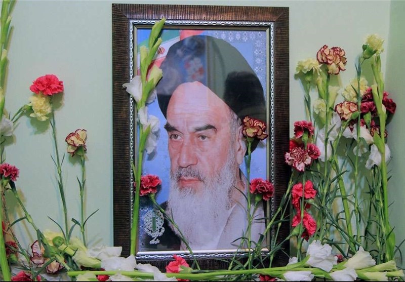 بیت تاریخی امام خمینی (ره) در خمین گلباران شد