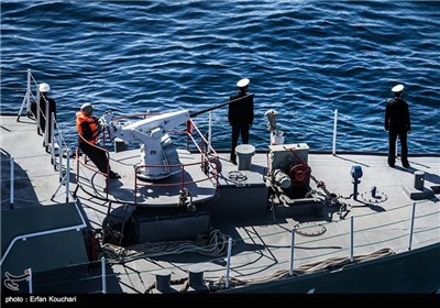 Parade Marks End of Iran’s Navy Drill