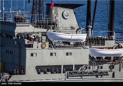 Parade Marks End of Iran’s Navy Drill