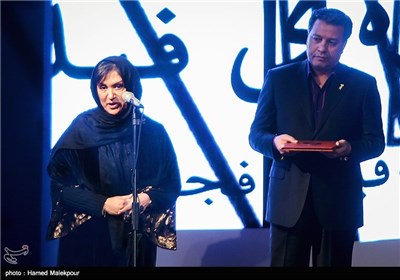 بزرگداشت رویا تیموریان در مراسم افتتاحیه سی و چهارمین جشنواره فیلم فجر