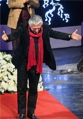 بزرگداشت رضا کیانیان در مراسم افتتاحیه سی و چهارمین جشنواره فیلم فجر