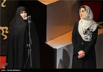 فاطمه معتمدآریا و سیده زهرا حسینی در مراسم افتتاحیه سی و چهارمین جشنواره فیلم فجر