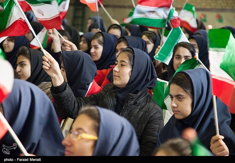 گلبانگ انقلاب در 2400 مدرسه استان گلستان نواخته شد
