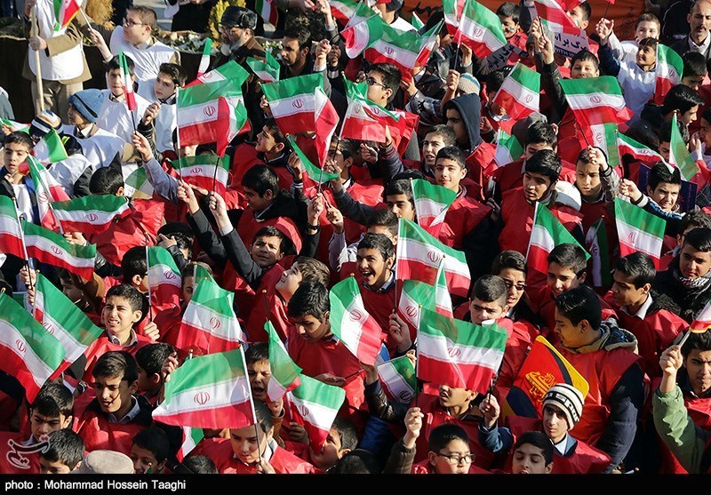 بزرگداشت سی‌ونهمین سالروز ورود امام خمینی به کشور در مدرسه رفاه